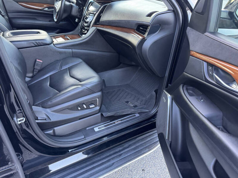 2018 Cadillac Escalade ESV Premium Luxury