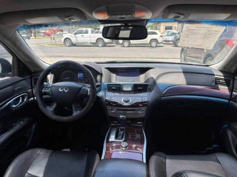 2017 Infiniti Q70 3.7