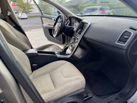 2016 Volvo XC60 T6 Drive-E