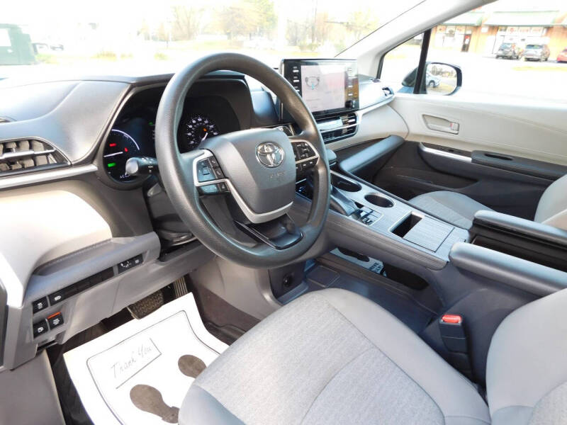 2021 Toyota Sienna LE 8-Passenger