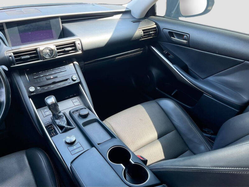 2017 Lexus IS 200t