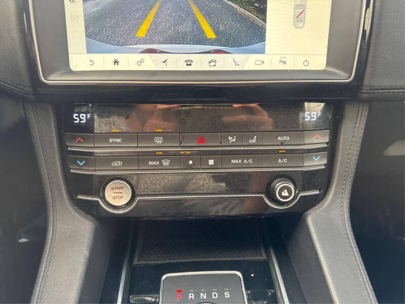 2020 Jaguar F-PACE 25t Prestige