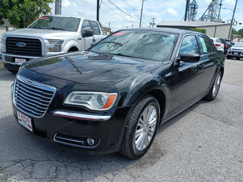 2014 Chrysler 300 for sale at El Rancho Auto Sales in Des Moines IA