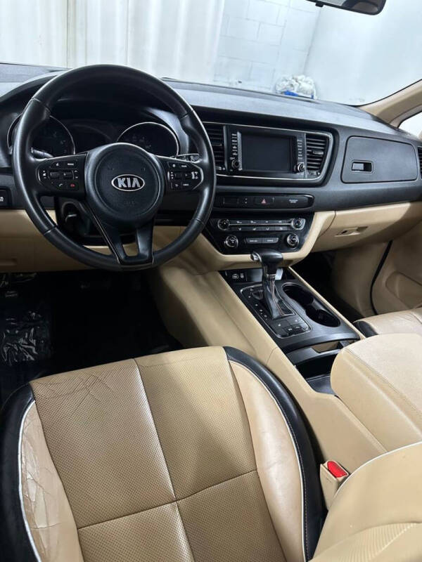 2017 Kia Sedona LX