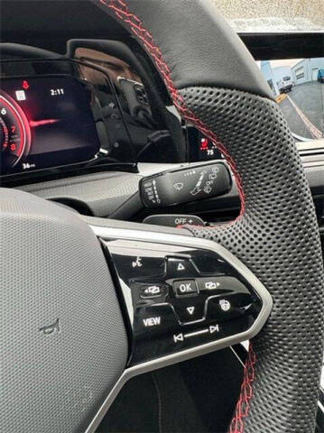 2024 Volkswagen Golf GTI SE