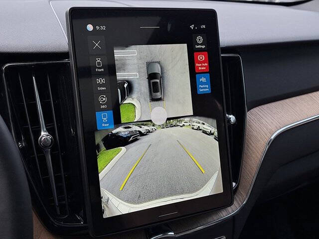 2026 Volvo XC60 T8 Plus