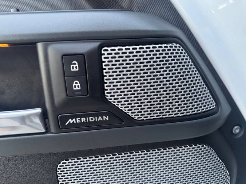 2024 Land Rover Defender 130 P400 X-Dynamic SE