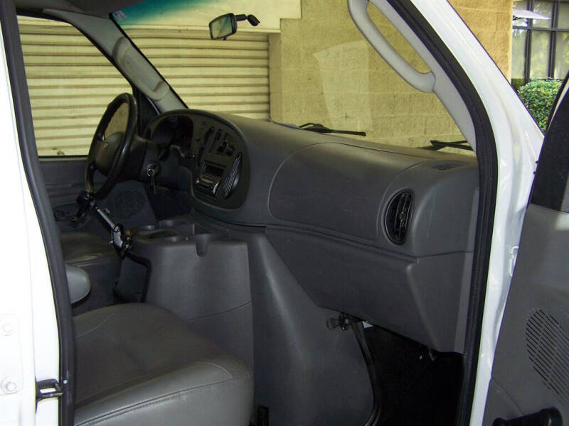 2005 Ford E-Series E-350 SD