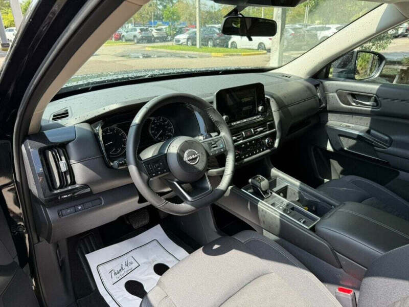 2024 Nissan Pathfinder SV