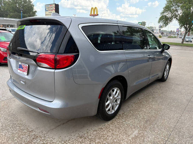 2020 Chrysler Voyager LX