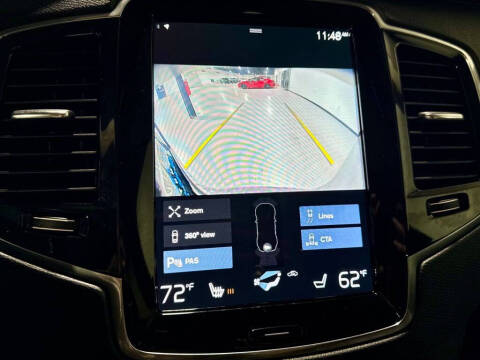 2022 Volvo XC90 T6 Momentum 6-Passenger