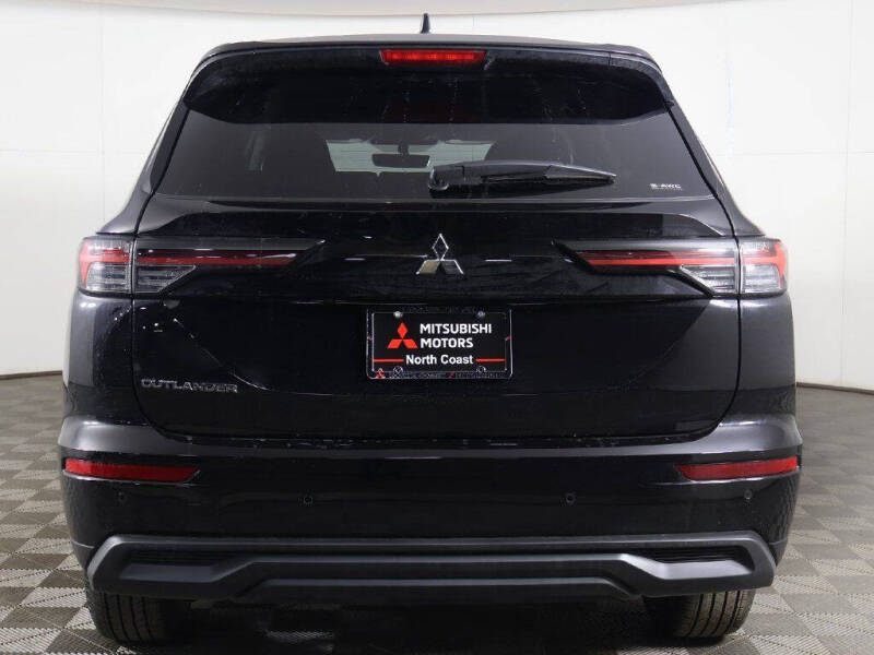2026 Mitsubishi Outlander ES