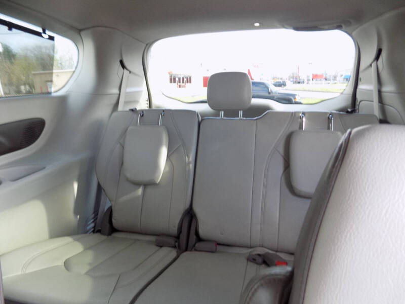 2017 Chrysler Pacifica Touring-L Plus