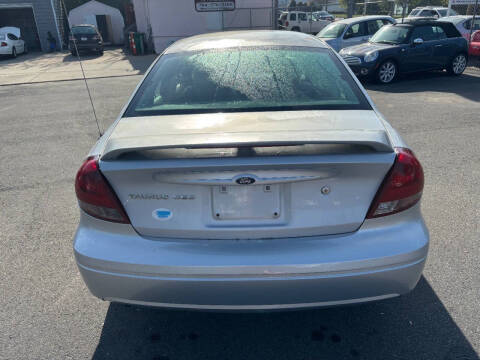 2004 Ford Taurus SES