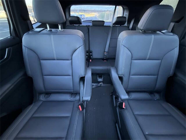 2024 GMC Acadia Elevation