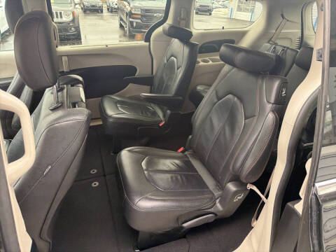 2017 Chrysler Pacifica Touring-L Plus