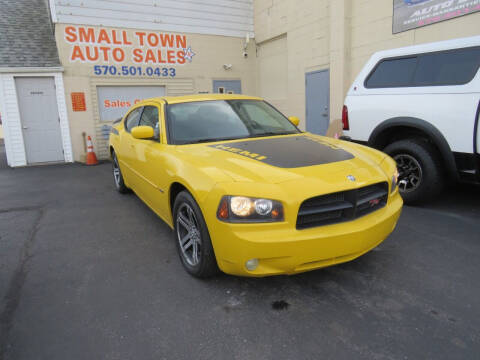 2006 Dodge Charger for sale at Small Town Auto Sales in Hazleton PA