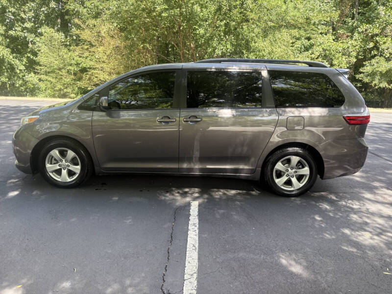 2017 Toyota Sienna LE 7-Passenger Auto Access Seat