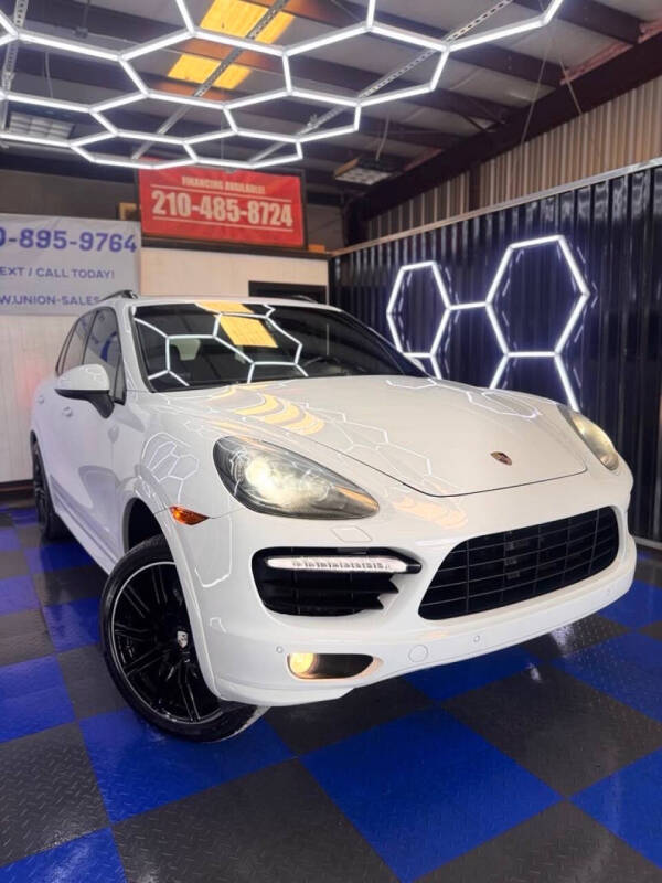 2013 Porsche Cayenne GTS