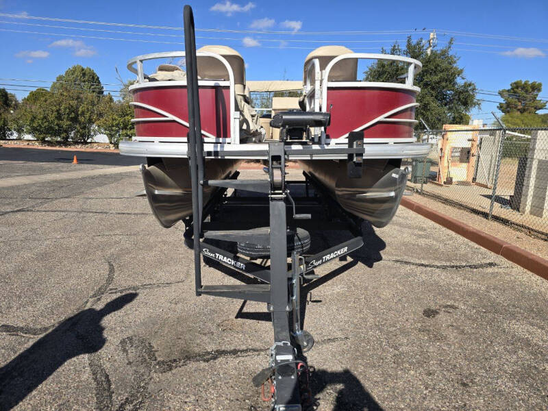 2018 Sun Tracker FISHING BARGE 20 DLX