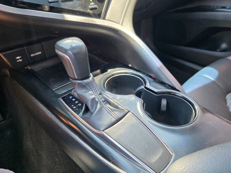 2019 Toyota Camry SE