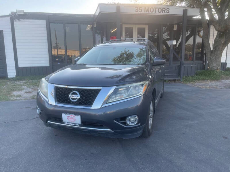 Nissan Pathfinder's photo