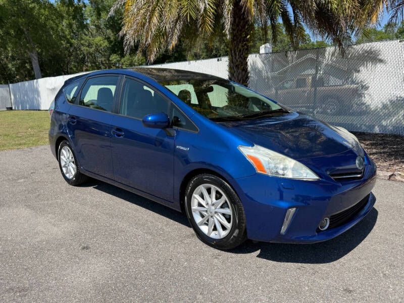 2014 Toyota Prius v Five