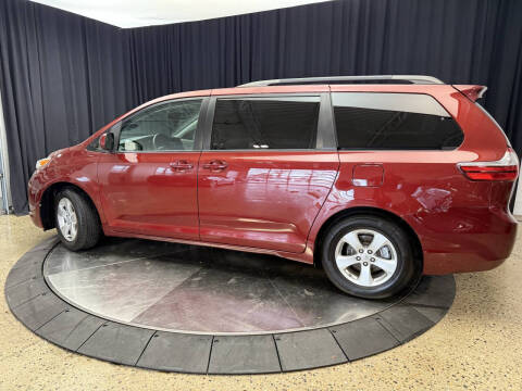 2017 Toyota Sienna LE 8-Passenger
