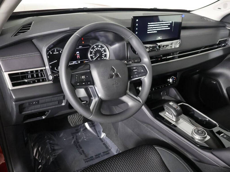 2025 Mitsubishi Outlander ES