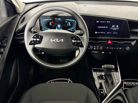 2023 Kia Niro LX
