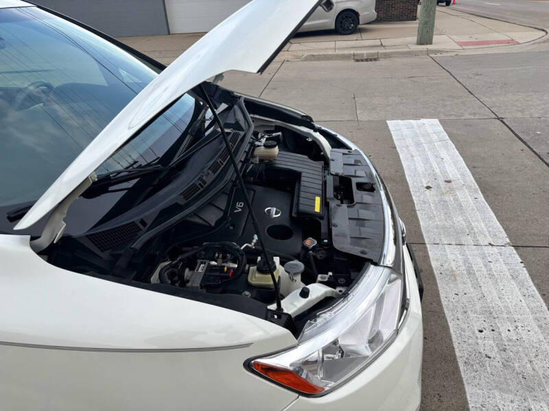 2015 Nissan Quest SV photo 21