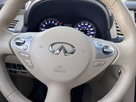 2017 Infiniti QX70