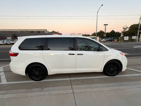 2017 Toyota Sienna L 7-Passenger