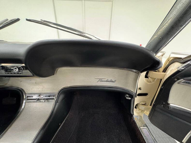 1961 Ford Thunderbird