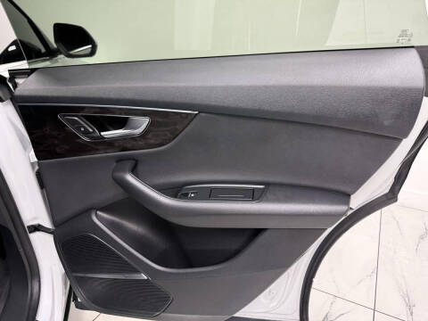 2019 Audi Q8 quattro Premium Plus 55 TFSI