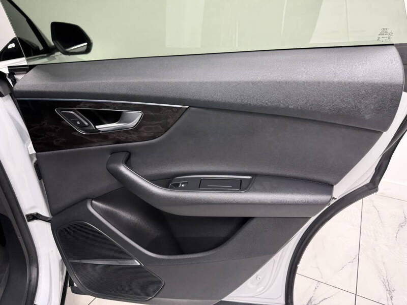 2019 Audi Q8 quattro Premium Plus 55 TFSI