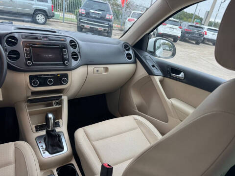 2012 Volkswagen Tiguan LE