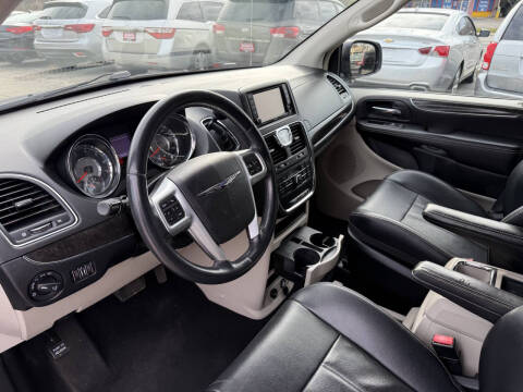 2013 Chrysler Town and Country Touring