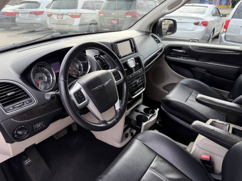 2013 Chrysler Town and Country Touring