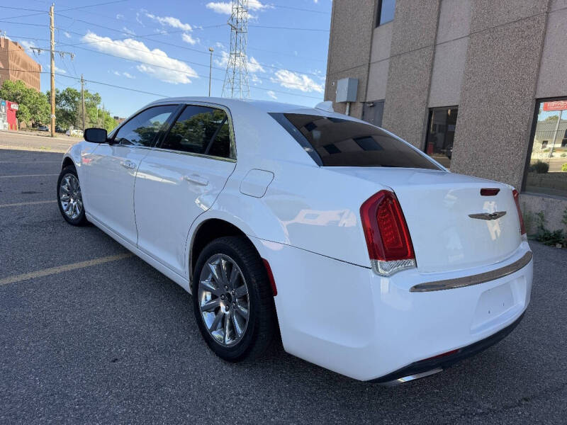2017 Chrysler 300 Limited