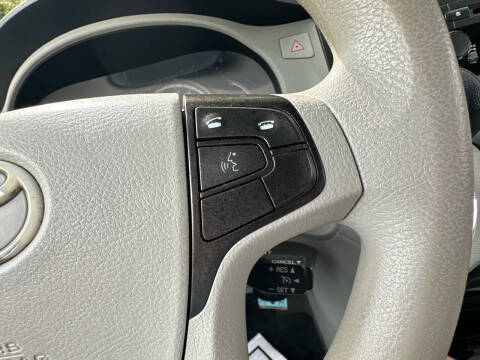 2012 Toyota Sienna LE 8-Passenger