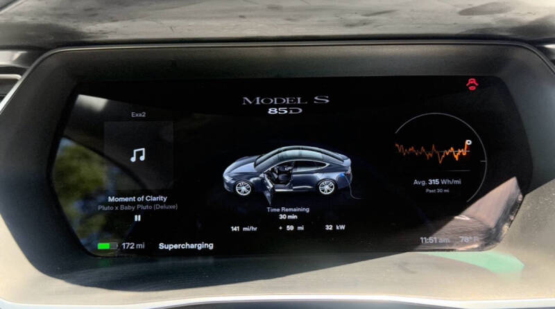 2016 Tesla Model S - Photo 18