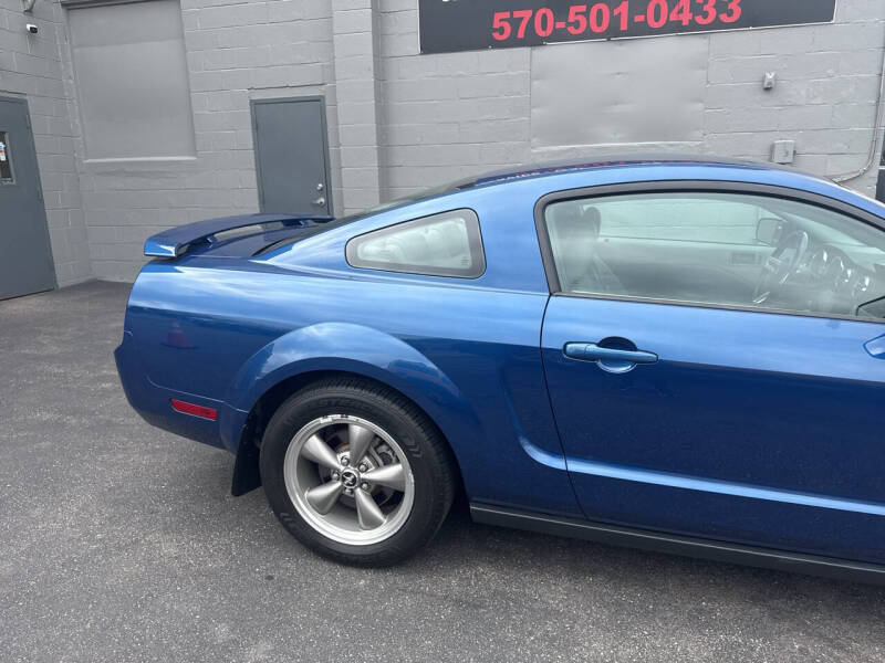 2006 Ford Mustang V6 Standard