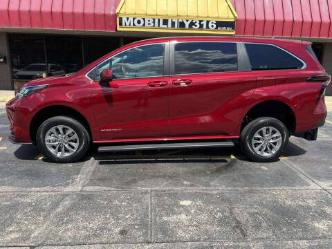 2025 Toyota Sienna LE 8-Passenger