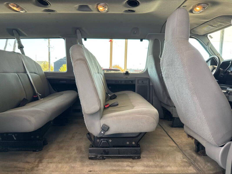 2013 Ford E-Series E-350 SD XLT