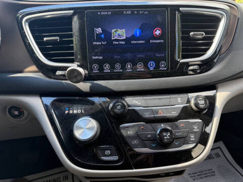 2017 Chrysler Pacifica Touring-L Plus