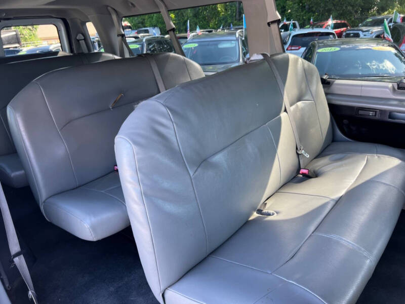 2009 Ford E-Series E-350 SD XLT