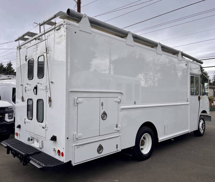 2016 Freightliner MT55 Chassis
