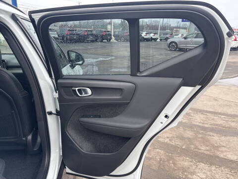2026 Volvo XC40 B5 Plus