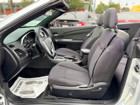 2012 Chrysler 200 Touring